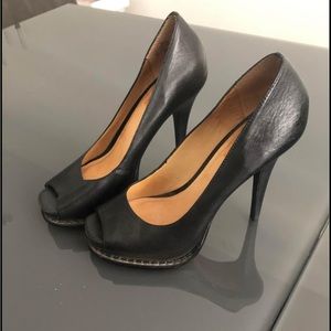 5 inch black leather KORS by Michael Kors heels size 9 fits like an 8.5